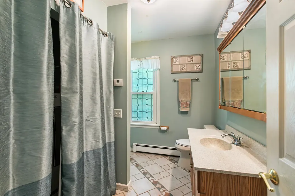 6645 Peconic Bay Boulevard Laurel NY 11948