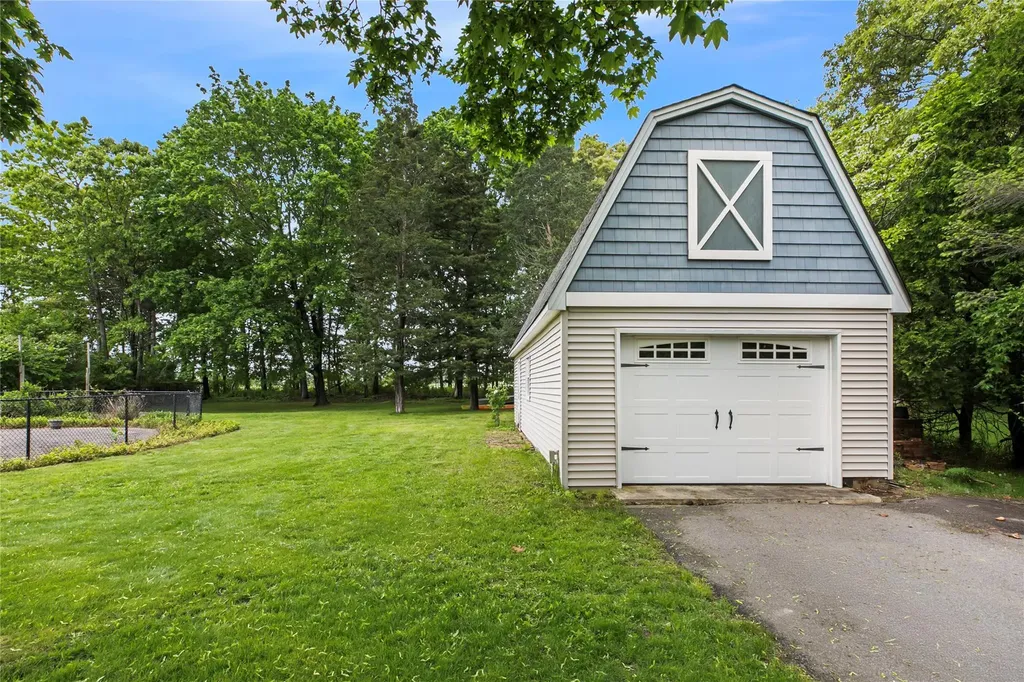 6645 Peconic Bay Boulevard Laurel NY 11948