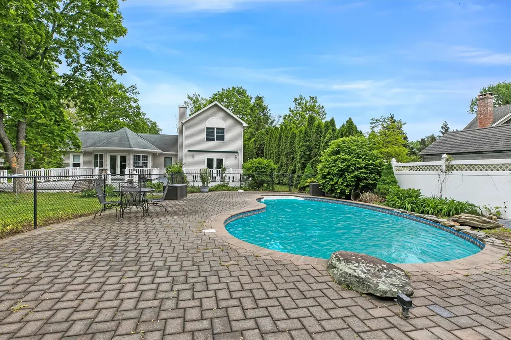 6645 Peconic Bay Boulevard Laurel NY 11948