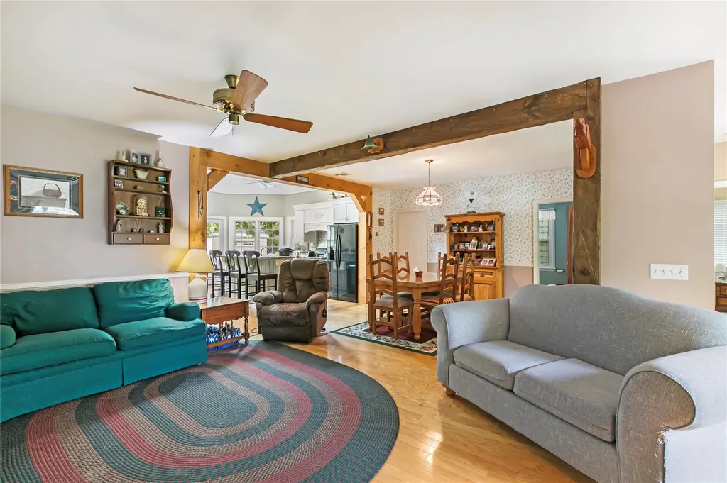 6645 Peconic Bay Boulevard Laurel NY 11948