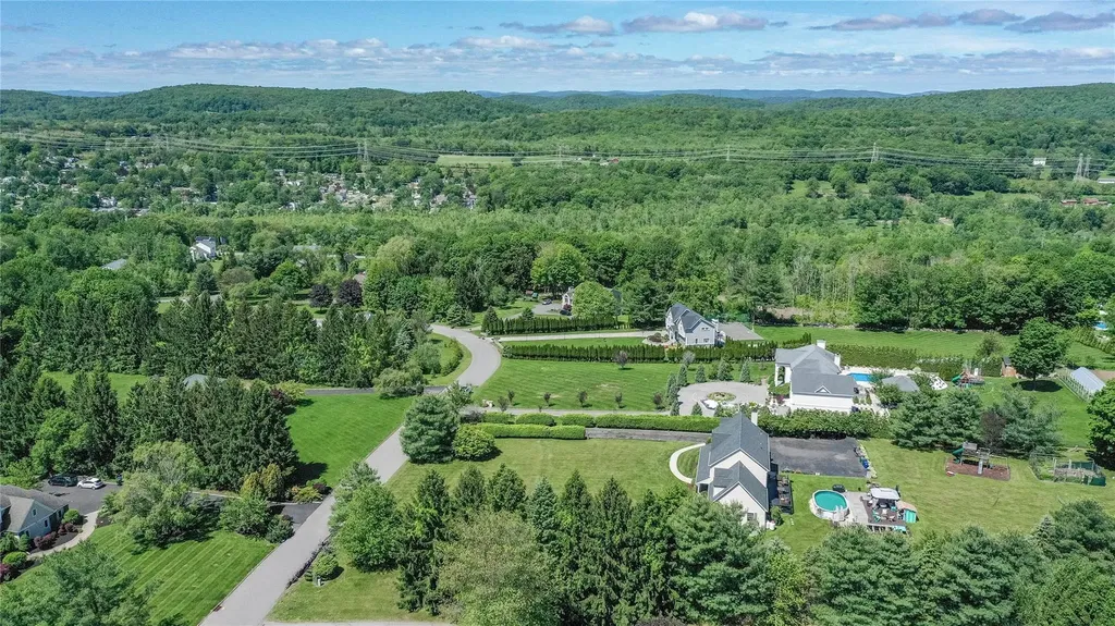 10 Emily Lane Mahopac NY 10541