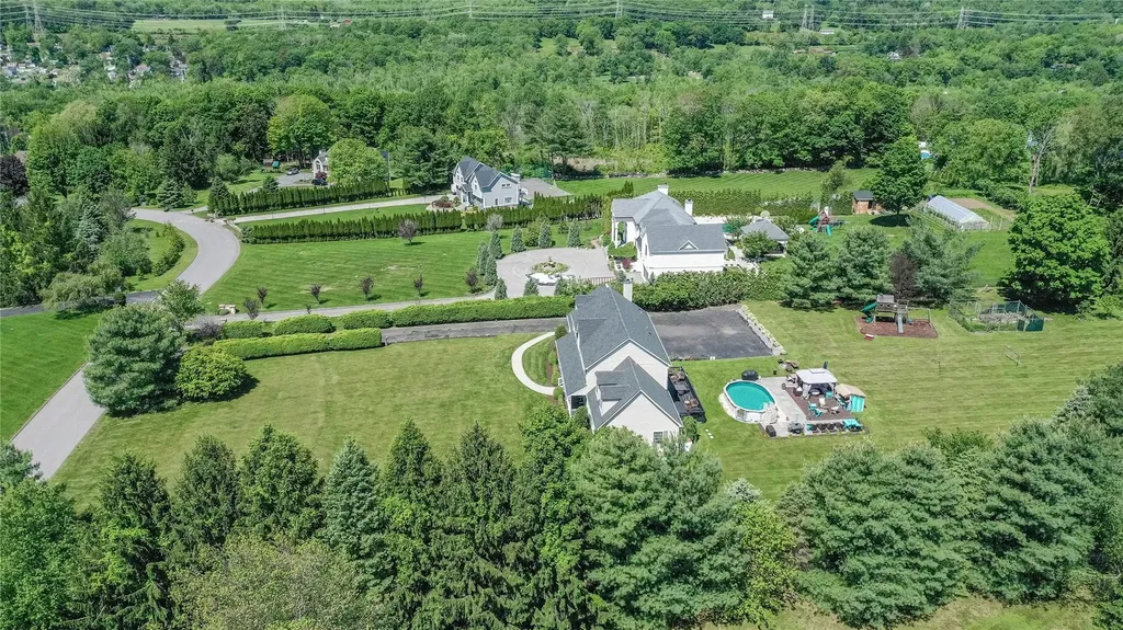 10 Emily Lane Mahopac NY 10541