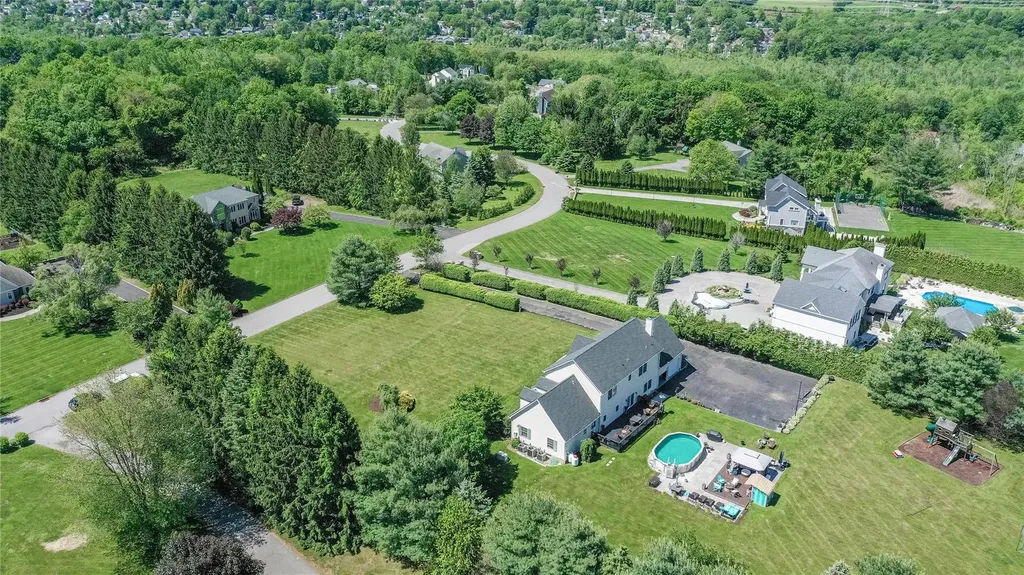 10 Emily Lane Mahopac NY 10541
