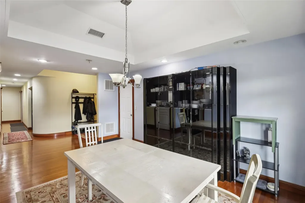 717 The Plain Road Westbury NY 11590