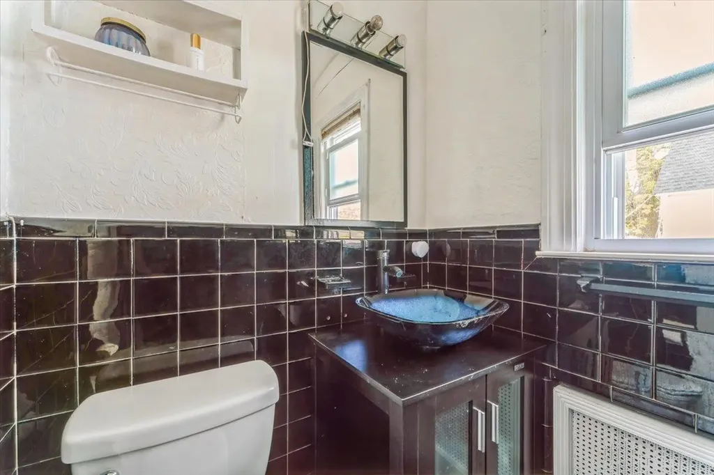 11 Hope Place Freeport NY 11520