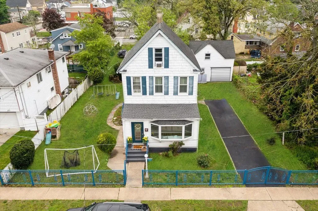 11 Hope Place Freeport NY 11520
