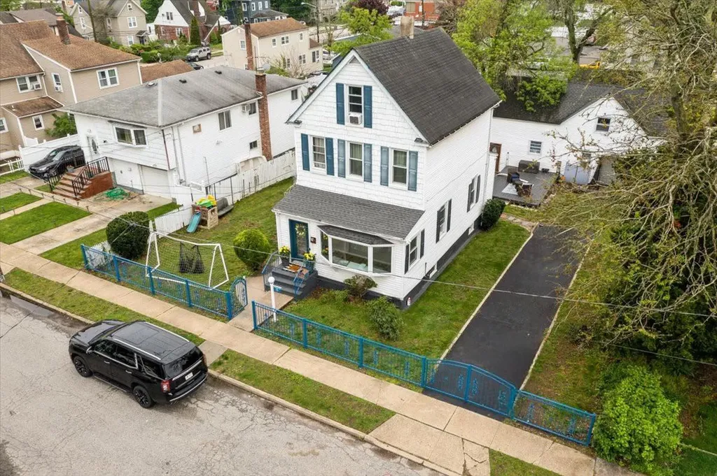 11 Hope Place Freeport NY 11520