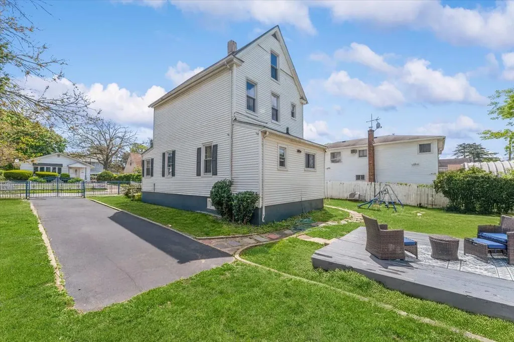 11 Hope Place Freeport NY 11520