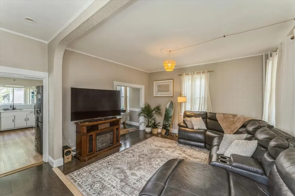 11 Hope Place Freeport NY 11520