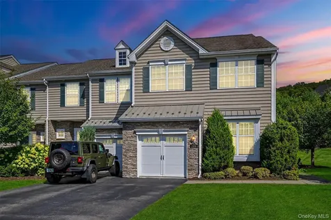 1328 Glastonbury Lane Fishkill NY 12524