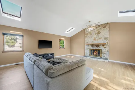 730 Spur Drive N Bay Shore NY 11706