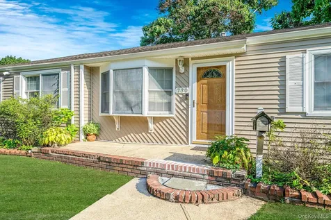 730 Spur Drive N Bay Shore NY 11706