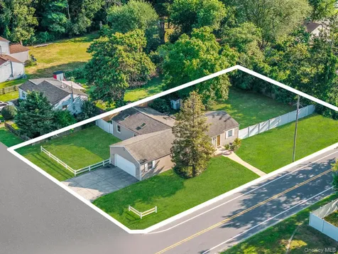 730 Spur Drive N Bay Shore NY 11706