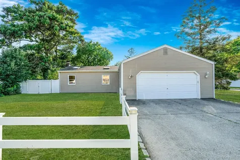 730 Spur Drive N Bay Shore NY 11706