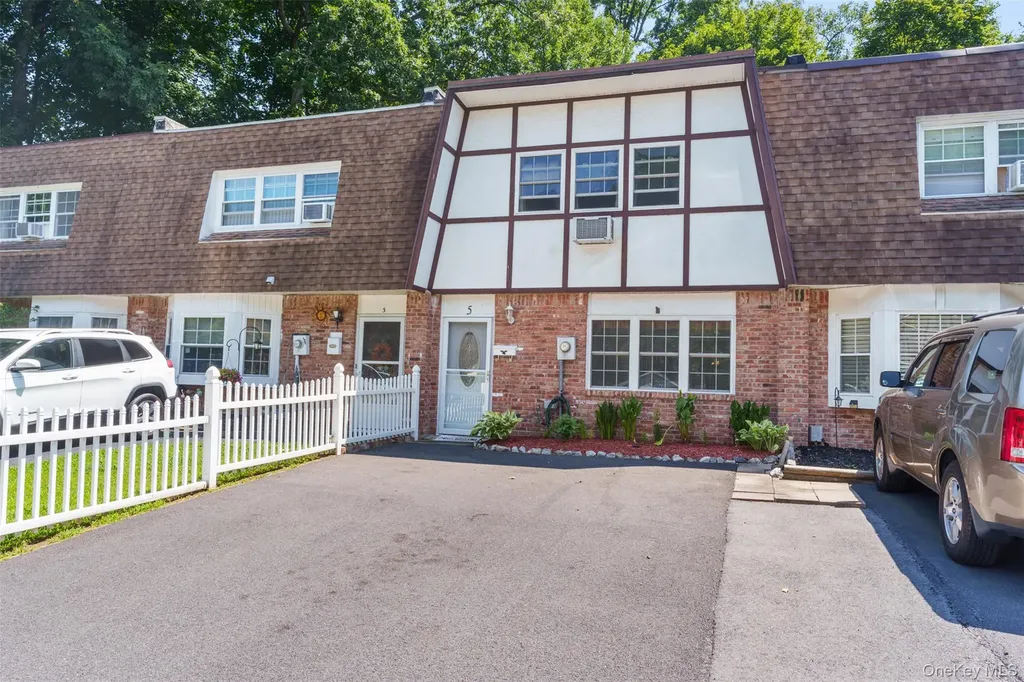 5 Roundtree Court Beacon NY 12508