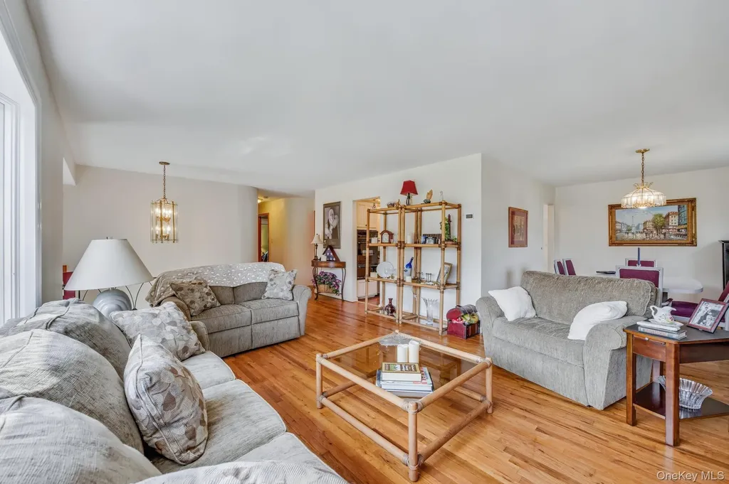 20 Peppermint Road Commack NY 11725