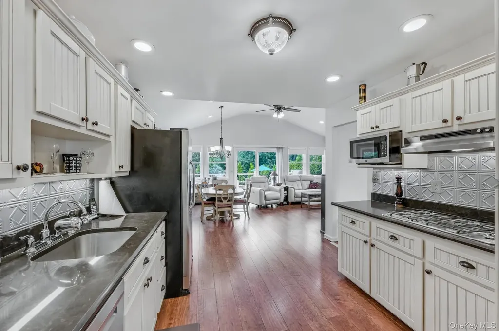 20 Peppermint Road Commack NY 11725