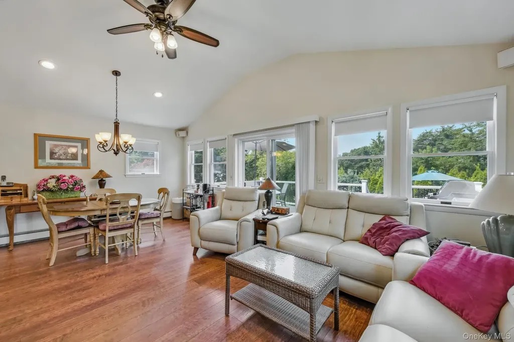 20 Peppermint Road Commack NY 11725