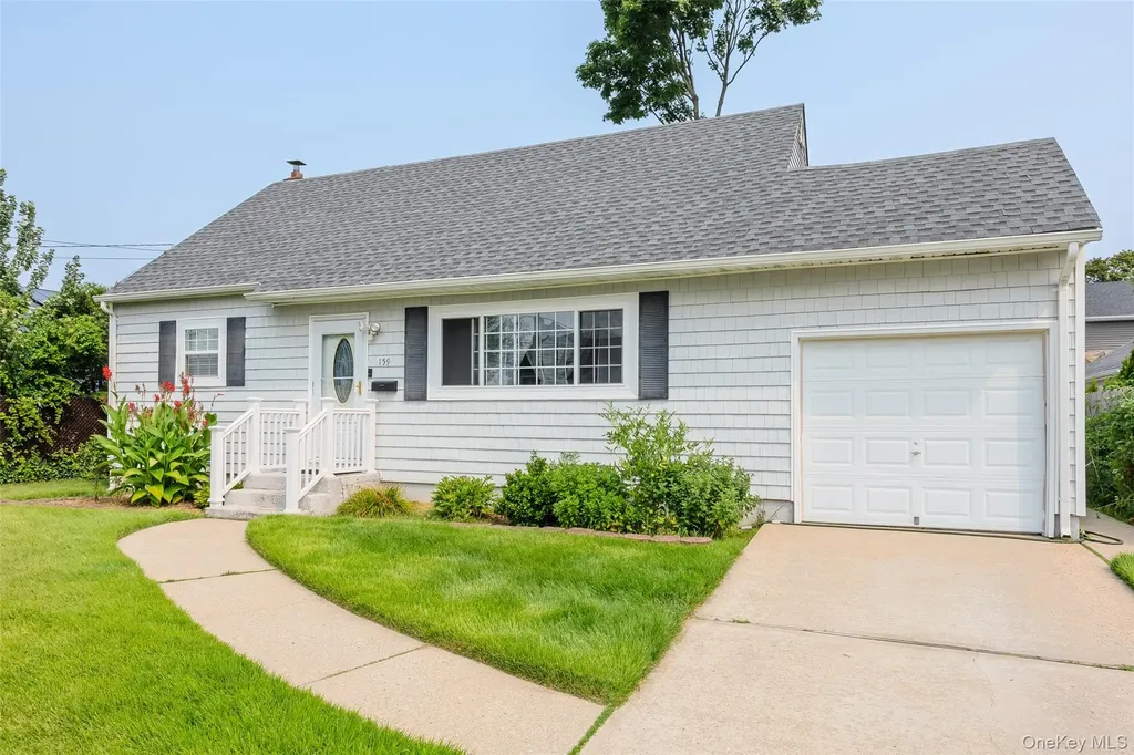 159 Columbus Avenue West Babylon NY 11704