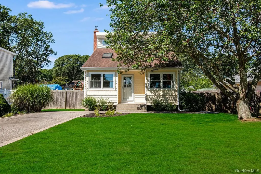 90 Overlook Drive Mastic NY 11950