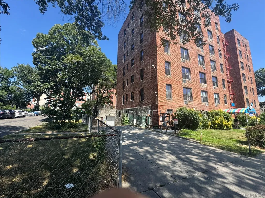 140-15 Holly Avenue Flushing NY 11355