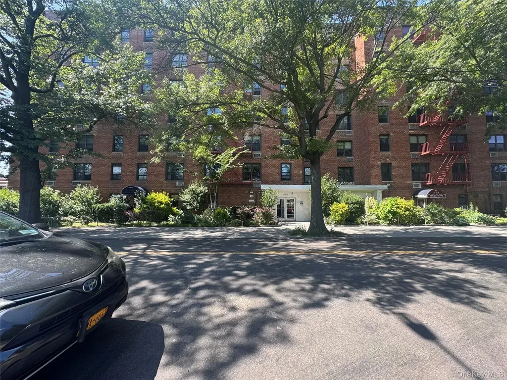 140-15 Holly Avenue Flushing NY 11355