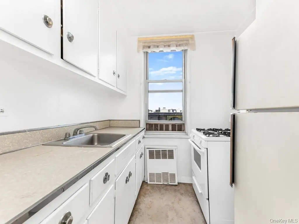 1425 Thieriot Avenue Bronx NY 10460