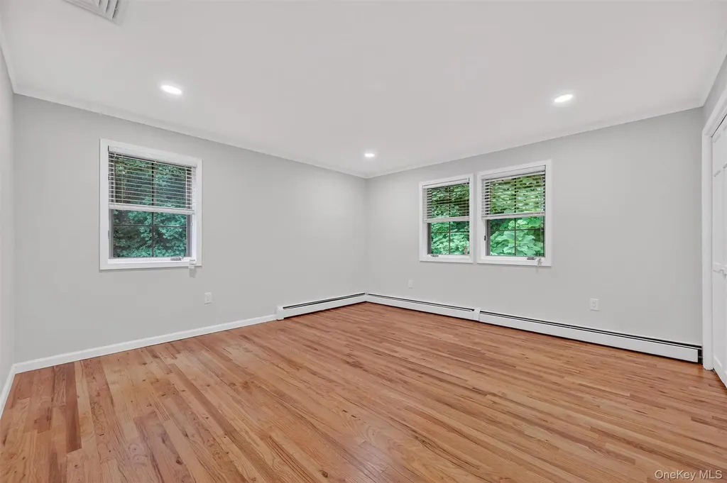 16 Flag Lane Campbell Hall NY 10916