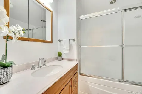46 Sherwood Road Hampton Bays NY 11946