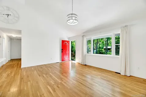 46 Sherwood Road Hampton Bays NY 11946