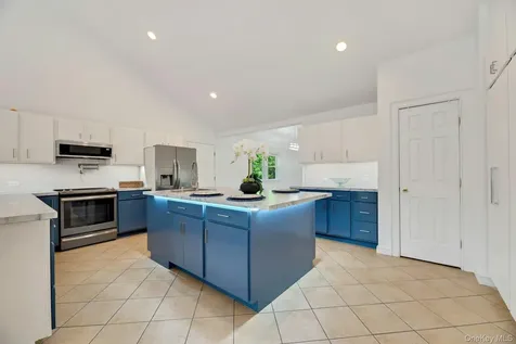 46 Sherwood Road Hampton Bays NY 11946