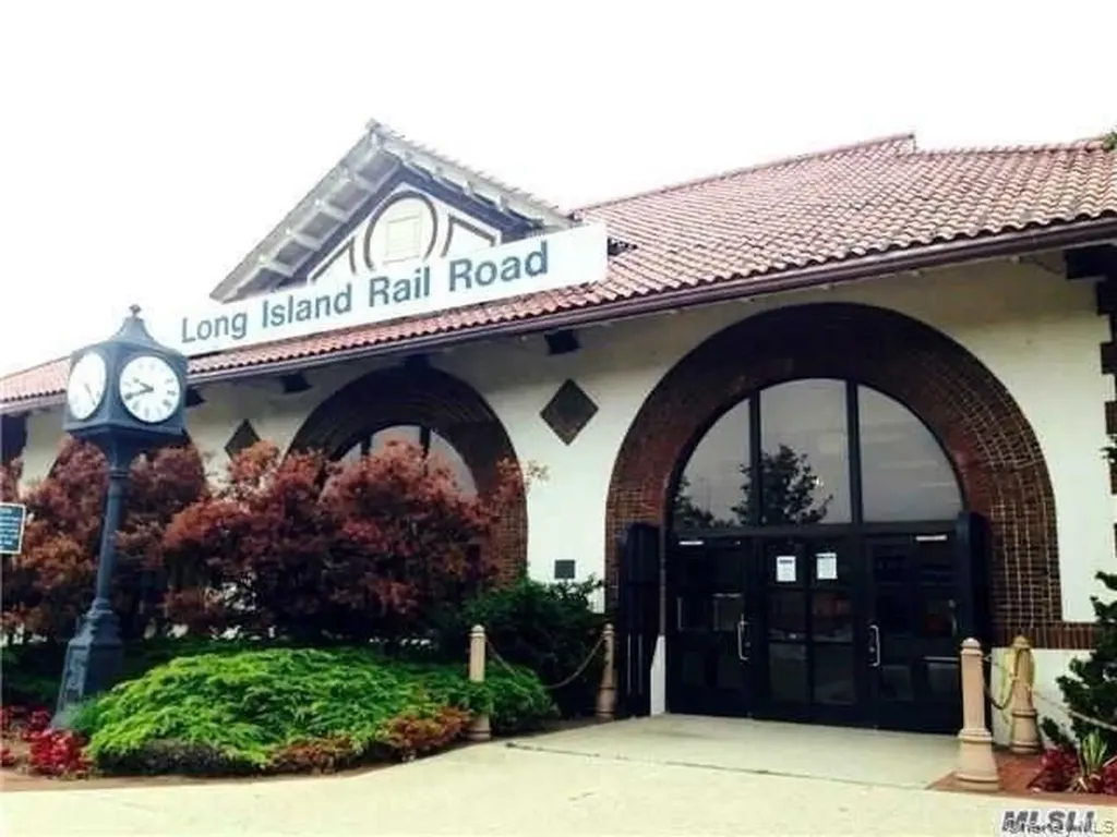 340 East Pine Street Long Beach NY 11561