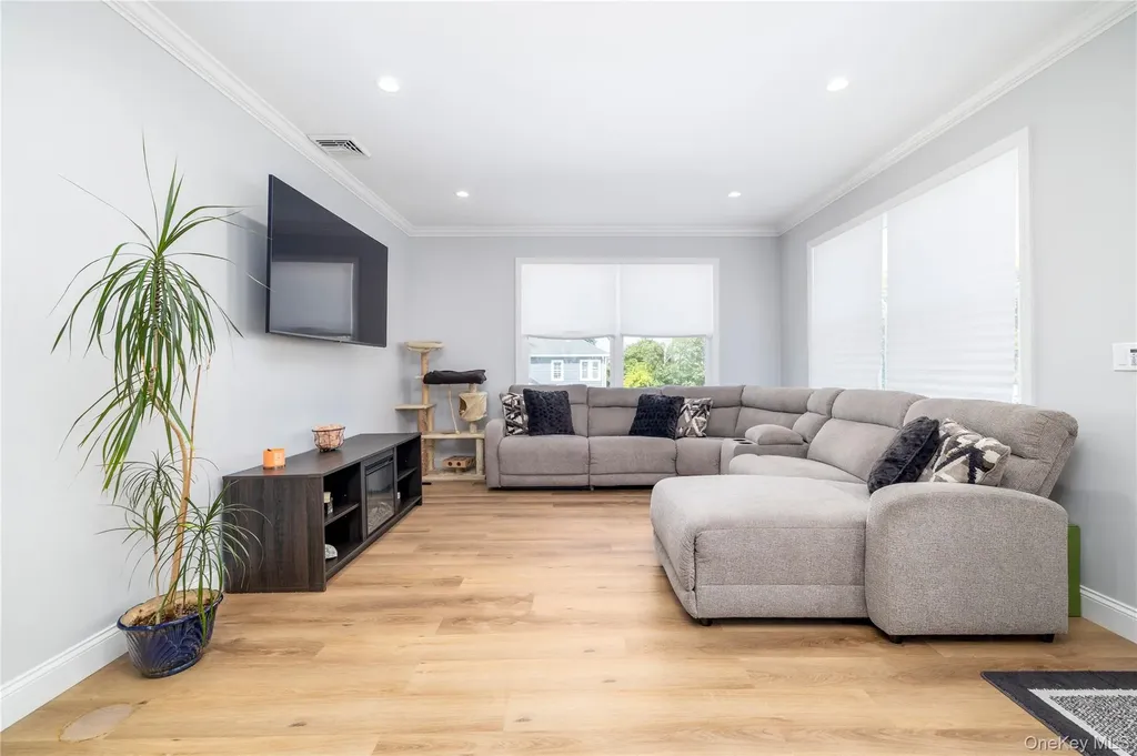 340 East Pine Street Long Beach NY 11561
