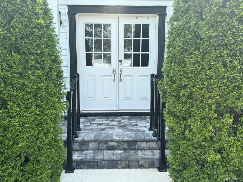 260 Waverly Avenue Patchogue NY 11772
