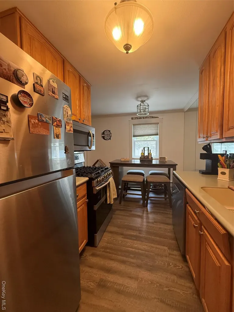 260 Waverly Avenue Patchogue NY 11772