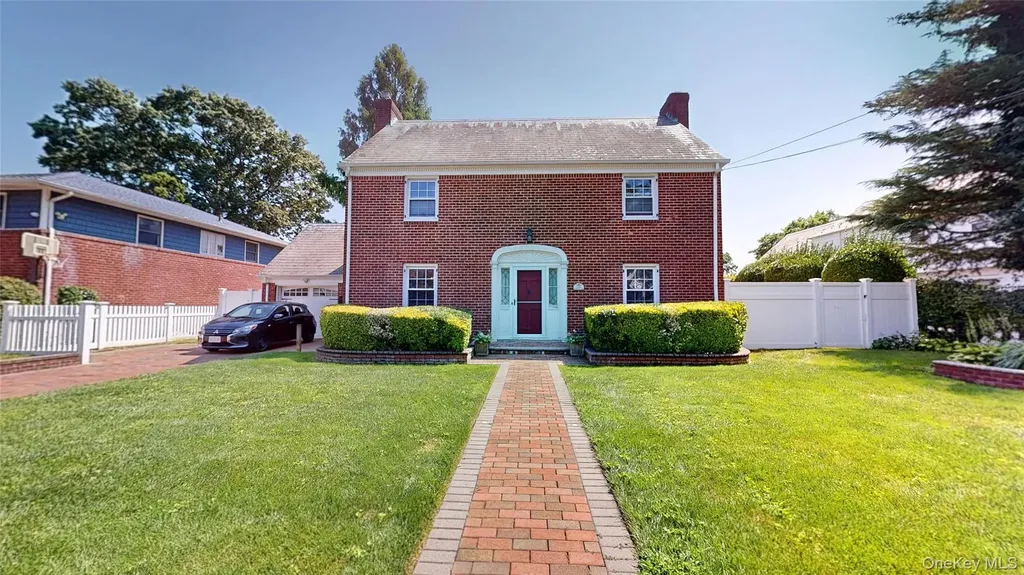 4 Robert Place Baldwin NY 11510