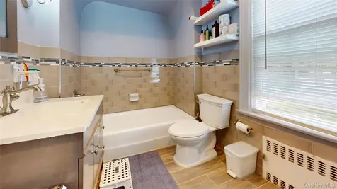 4 Robert Place Baldwin NY 11510