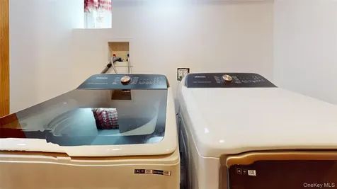 4 Robert Place Baldwin NY 11510