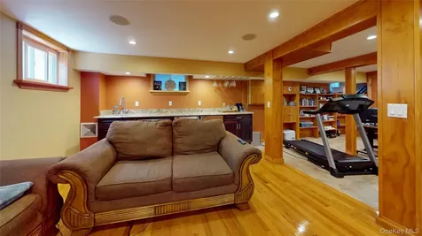 4 Robert Place Baldwin NY 11510