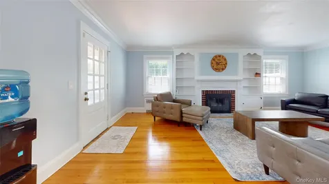 4 Robert Place Baldwin NY 11510