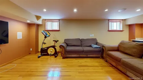 4 Robert Place Baldwin NY 11510