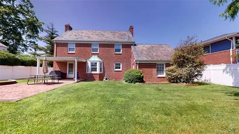 4 Robert Place Baldwin NY 11510