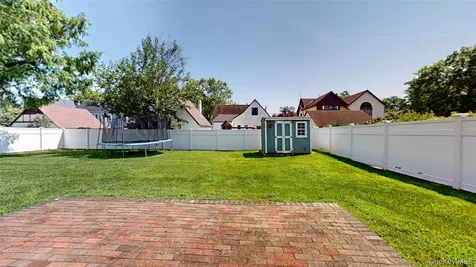 4 Robert Place Baldwin NY 11510