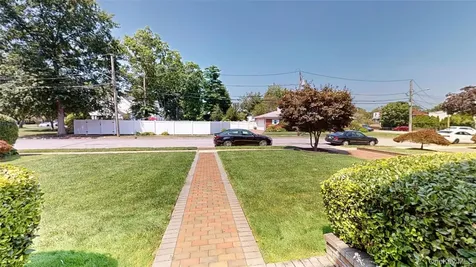 4 Robert Place Baldwin NY 11510