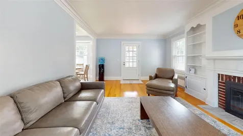 4 Robert Place Baldwin NY 11510