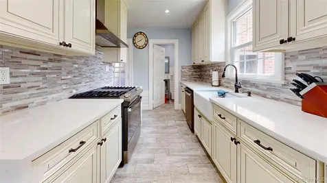 4 Robert Place Baldwin NY 11510