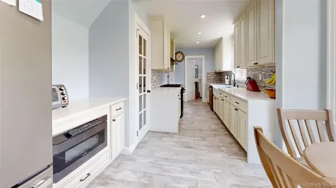 4 Robert Place Baldwin NY 11510