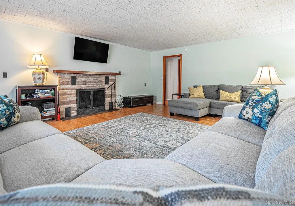 26 Laura Lane Warwick NY 10990