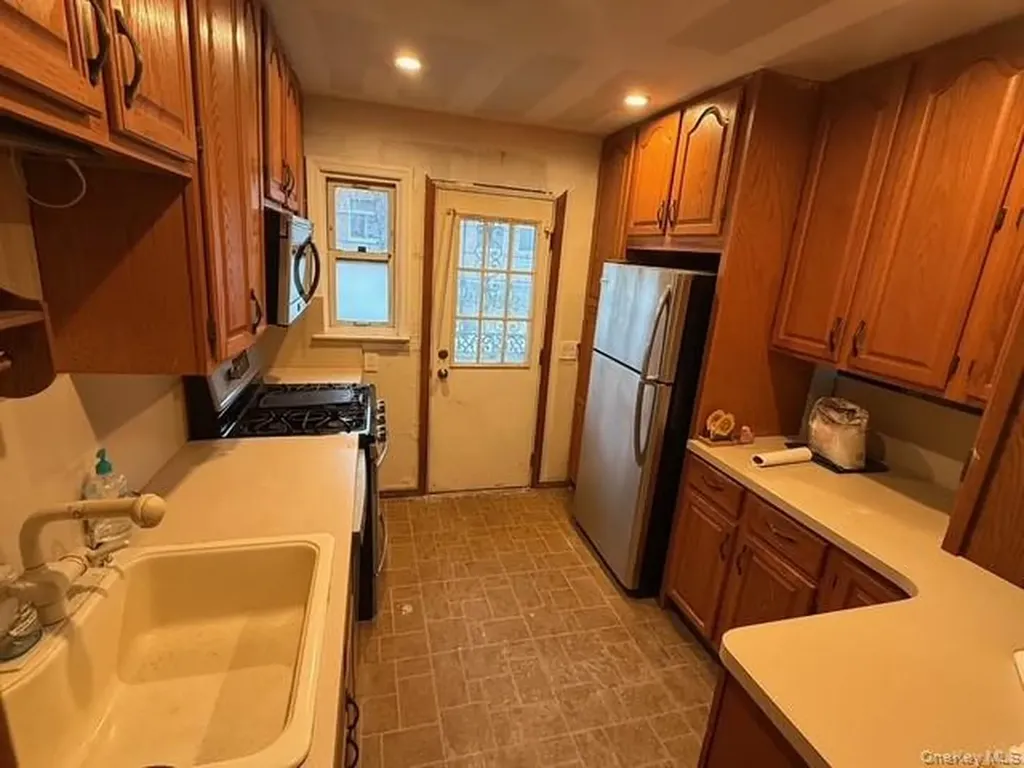 35 Marlow Road Valley Stream NY 11580
