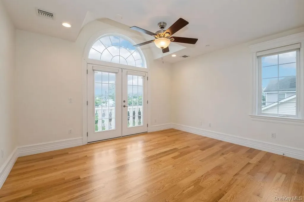 833 Glen Drive Woodmere NY 11598